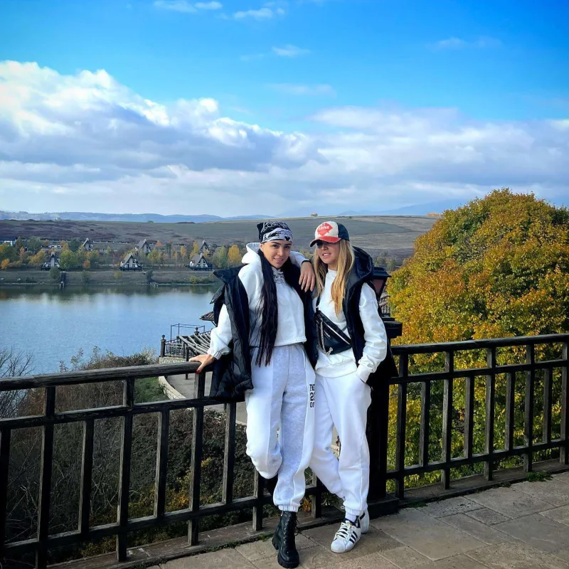 Övladları ilə istirahətdə - FOTOLAR