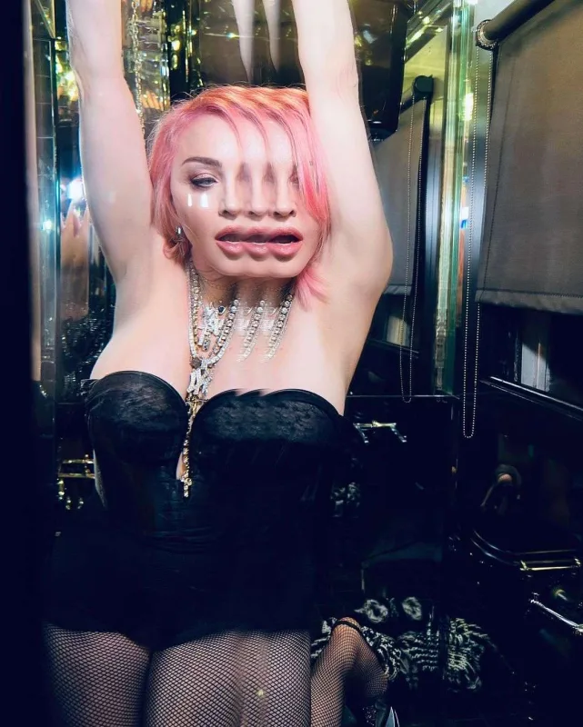 Madonnadan erotik pozalar