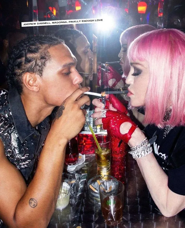 Madonnadan erotik pozalar