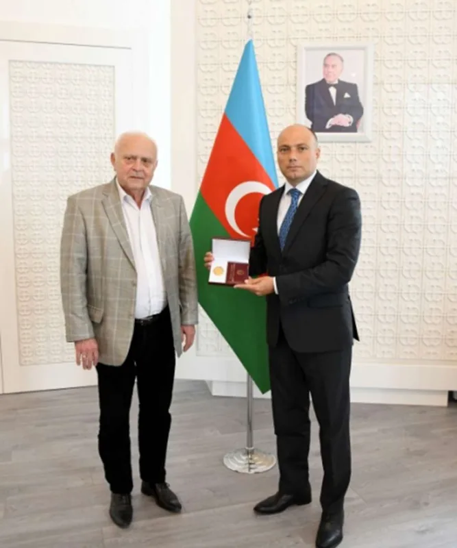 Nazir SSRİ Xalq artisti ilə görüşdü