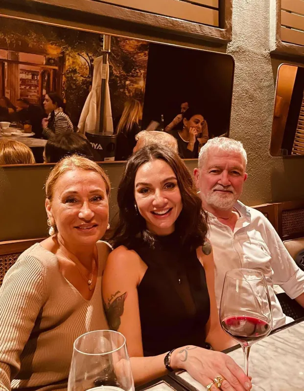 Birce valideynlərinin görüntüsünü paylaşdı