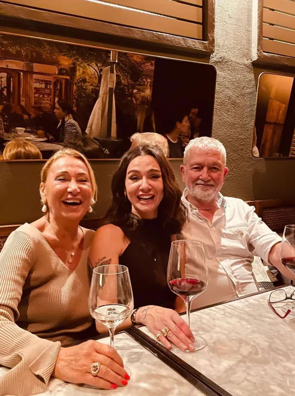 Birce valideynlərinin görüntüsünü paylaşdı