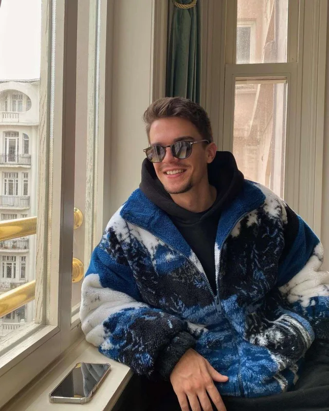 “Üç kız kardeş”in ulduzları sevgili oldu