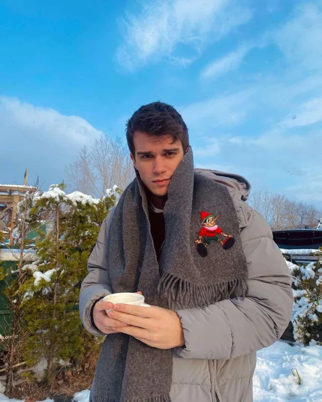 “Üç kız kardeş”in ulduzları sevgili oldu