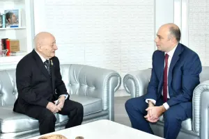 Nazir Ömər Eldarovu təltif etdi