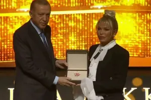 Ajda Ərdoğandan mükafat aldı