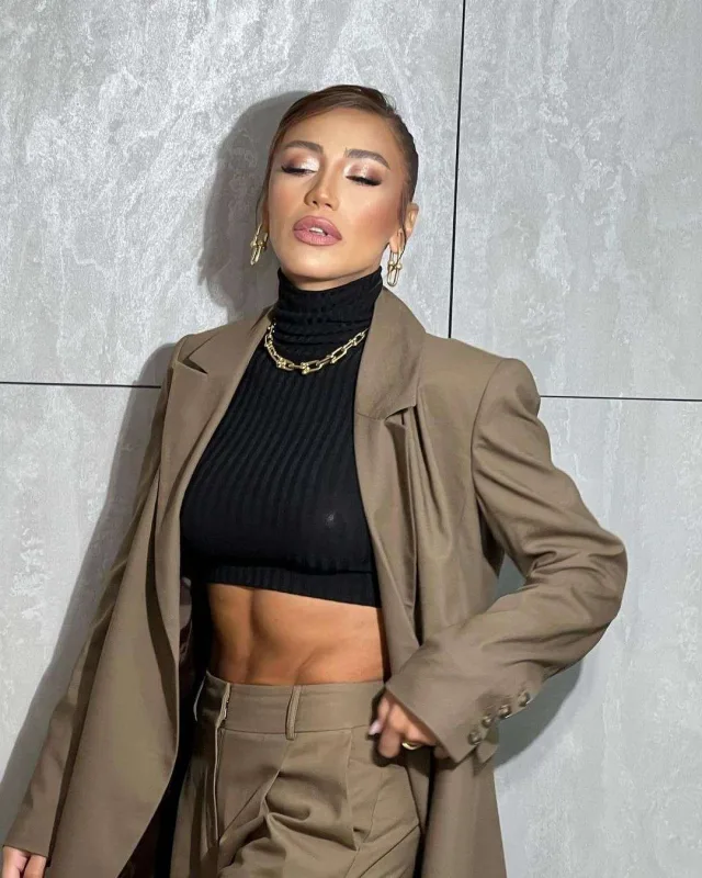 Röya konsertinin adını açıqladı