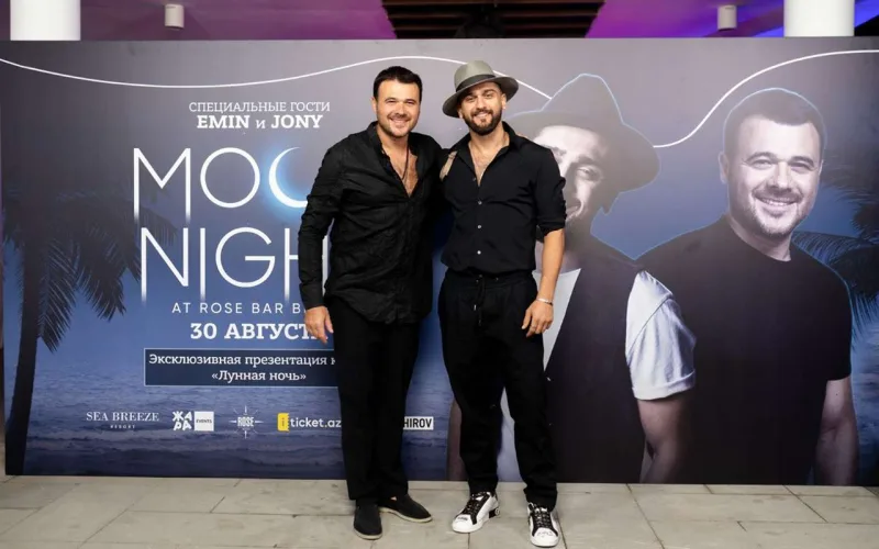 Eminlə Coni Bakıda toyda - Video