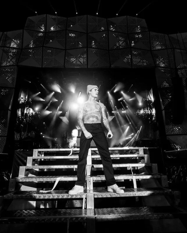 Bütün konsertlərini ləğv etdi