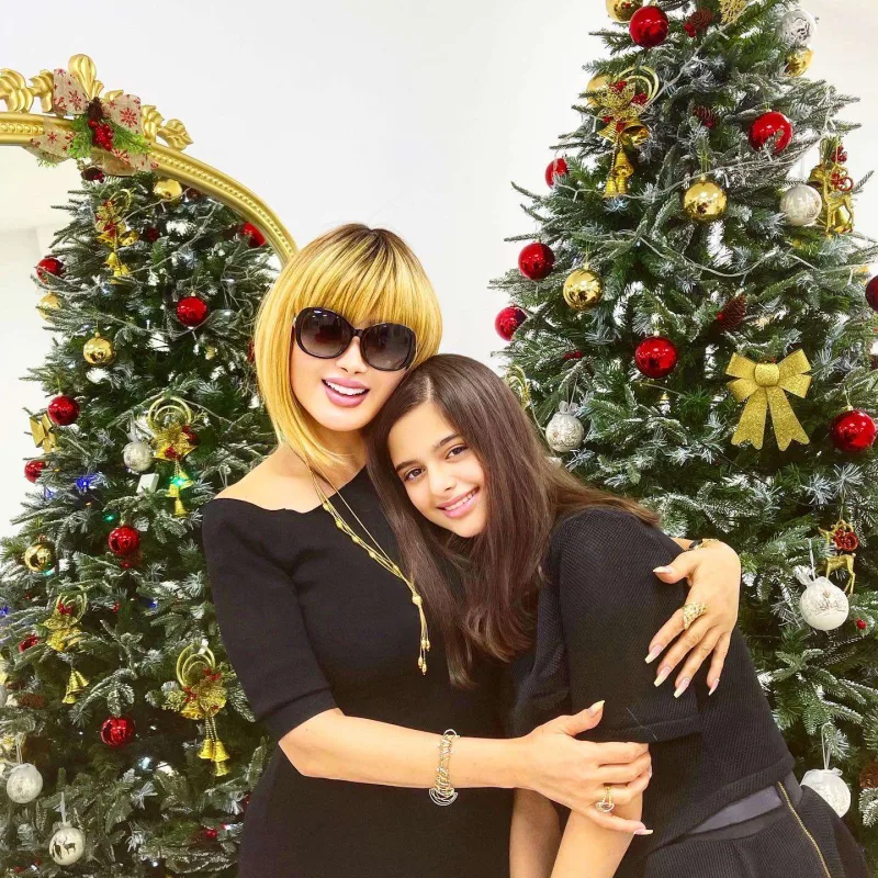 Xalq artistinin qızı universitetə qəbul oldu