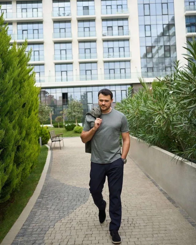 Emin oğlunun biznesindən danışdı