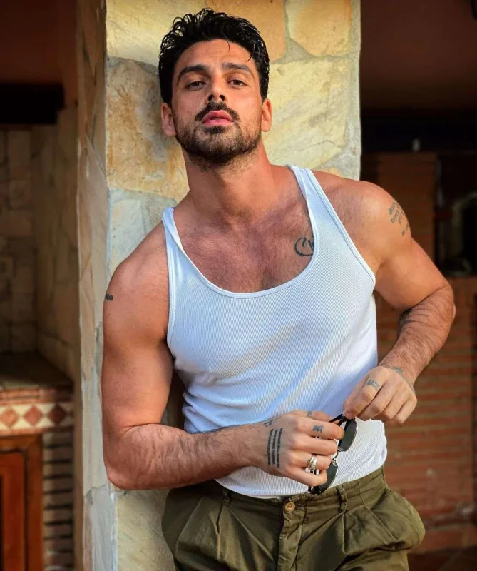 Mikelle onunla kinoya çəkilir