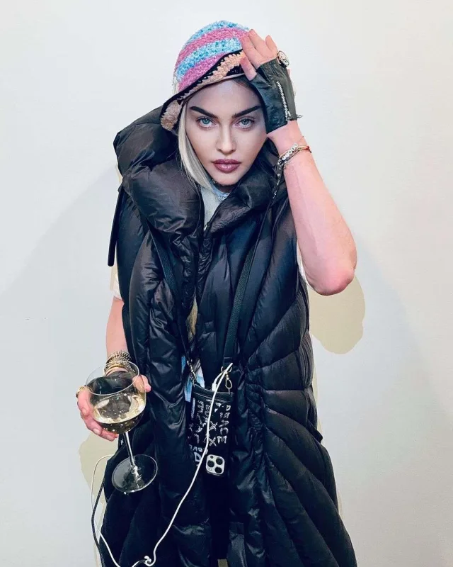 Madonnadan polisə şikayət edildi