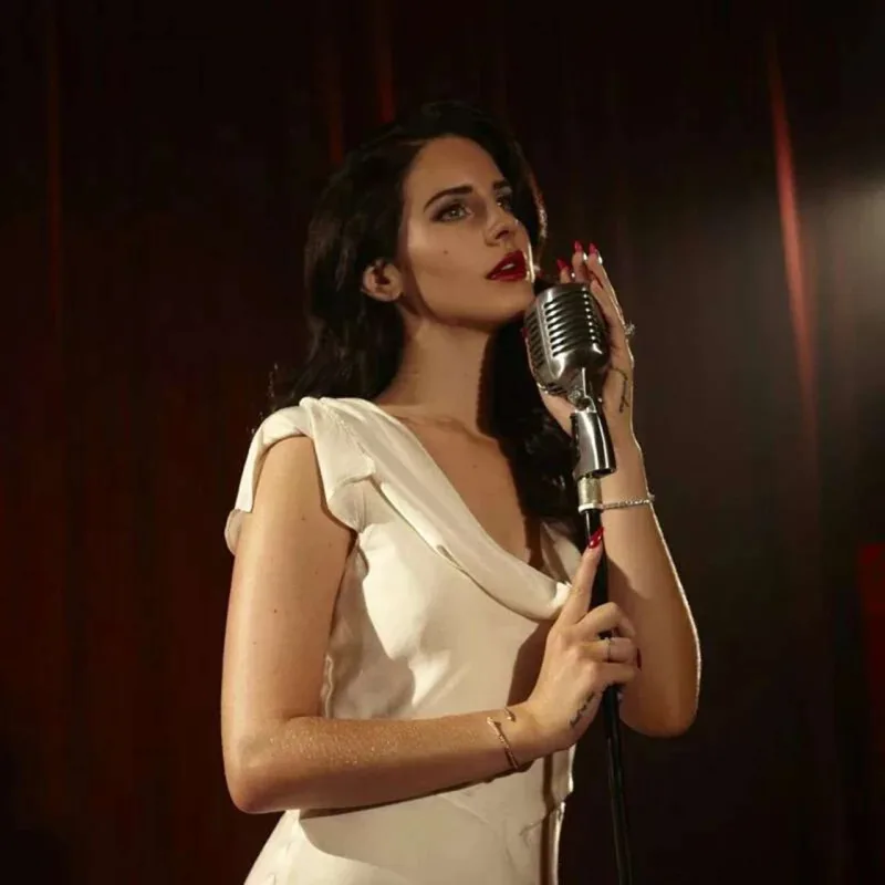 Lana Del Rey tanınmaz halda