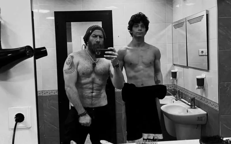 Məşhur aktyor oğluyla görüntüsünü paylaşdı