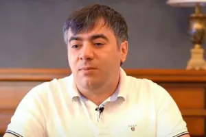 “Maşını bir az sürəndən sonra meyiti aşağı atdım”