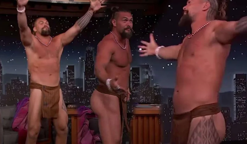 Ceyson Momoa efirdə soyundu - Video