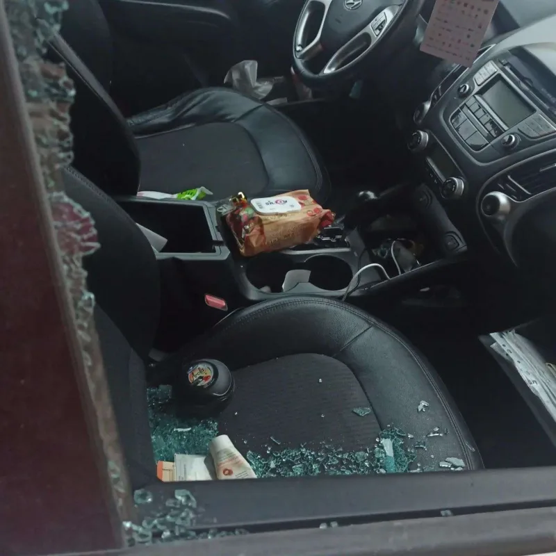 Ülviranın maşınına hücum olundu