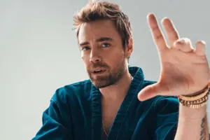 Muratdan əvvəl səhnəyə sabiq nazir çıxdı - Video