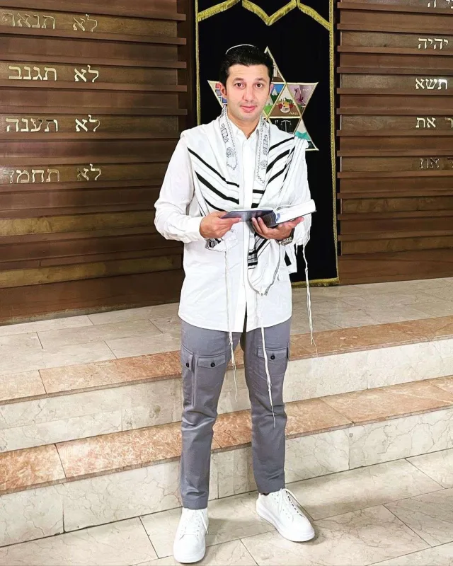 Xəyyam sinaqoqda