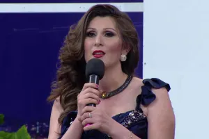 Təyyarədə muğam oxudu