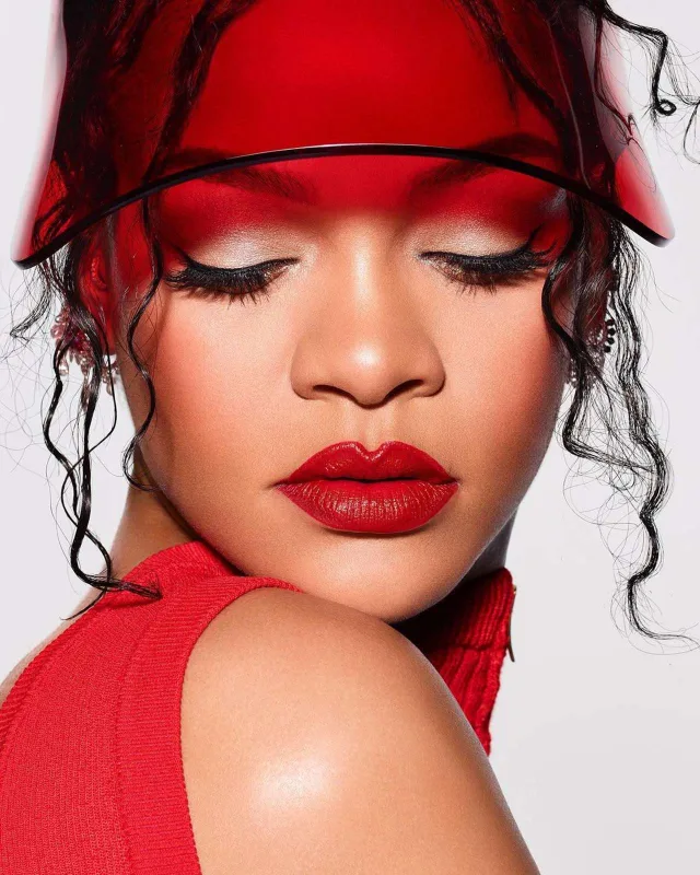 Rihanna ən gənc milyarder oldu