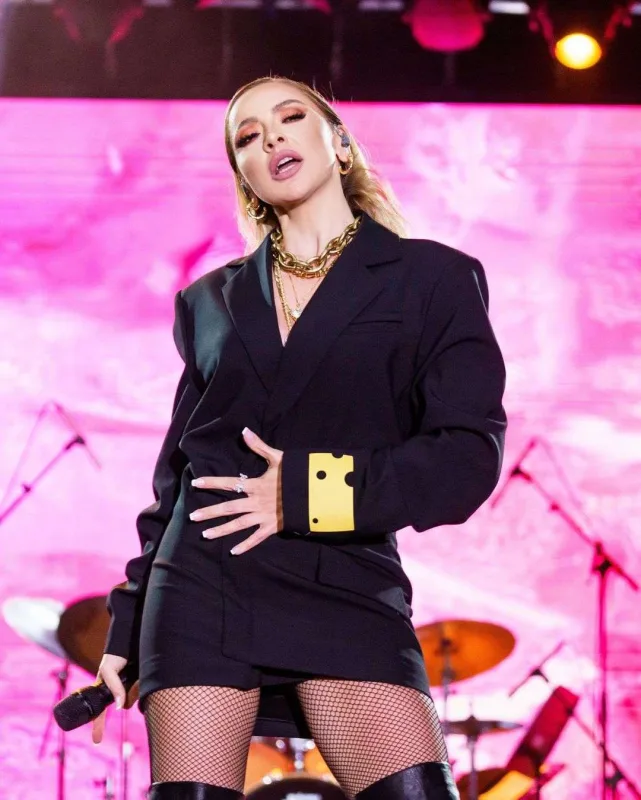 Hadise 40 milyona ev aldığını təsdiqlədi