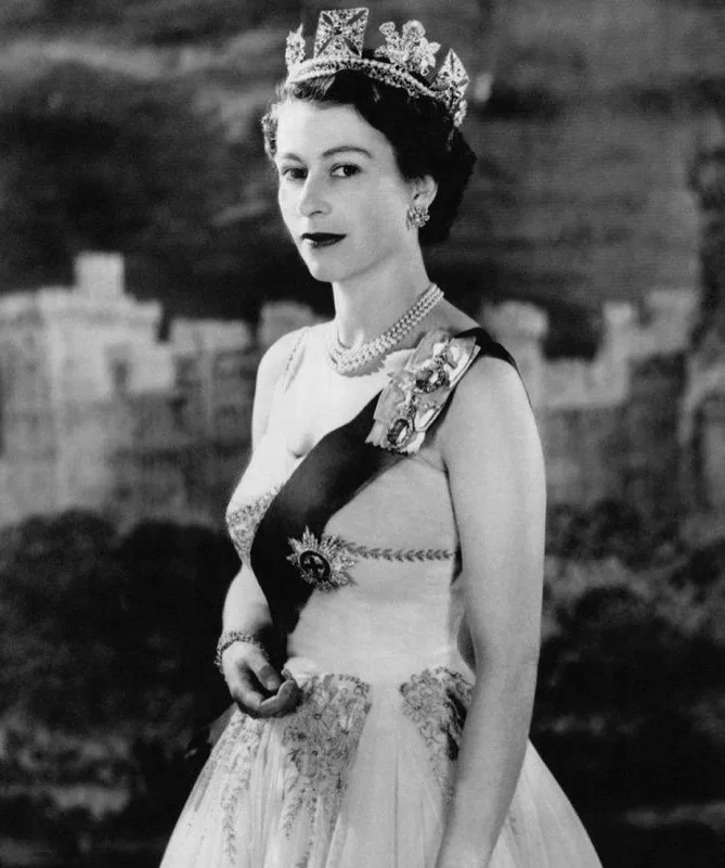 Kraliça Elizabet vəfat etdi