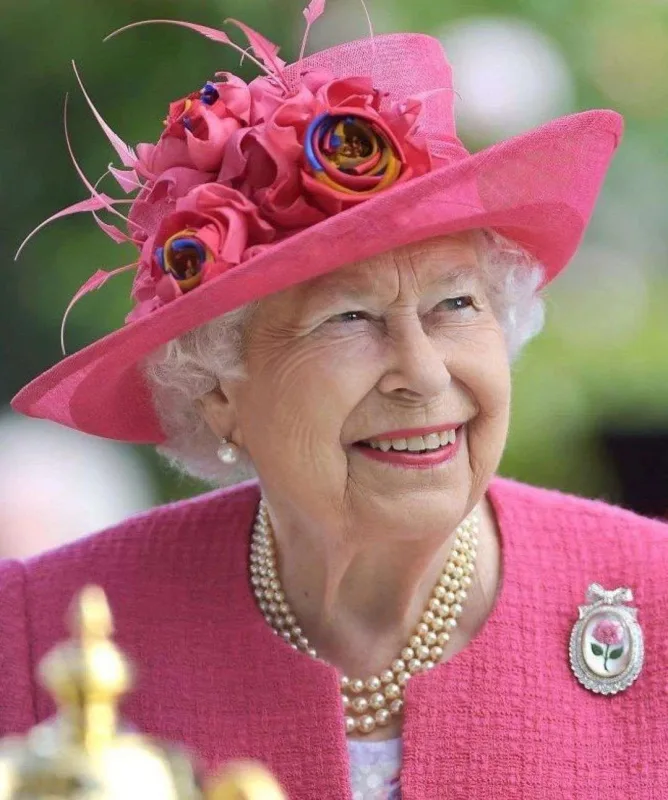 Kraliça Elizabet vəfat etdi
