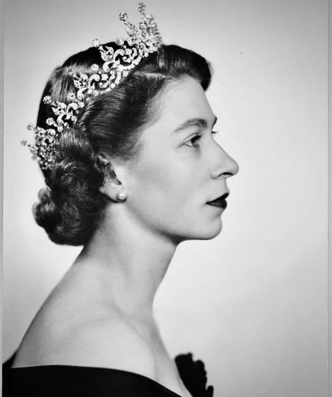 Kraliça Elizabet vəfat etdi