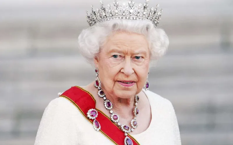 Kraliça Elizabet vəfat etdi
