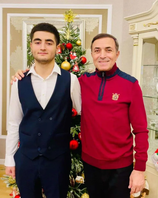 Mənsum İbrahimov oğlu ilə