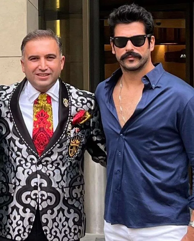 Hacı Nurandan Burak Özçivitə hədiyyə