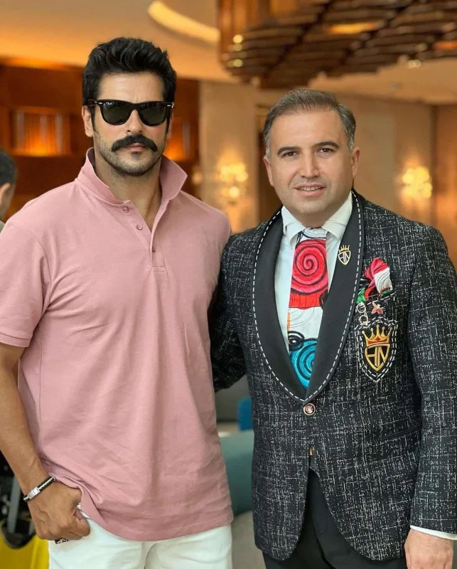 Hacı Nurandan Burak Özçivitə hədiyyə