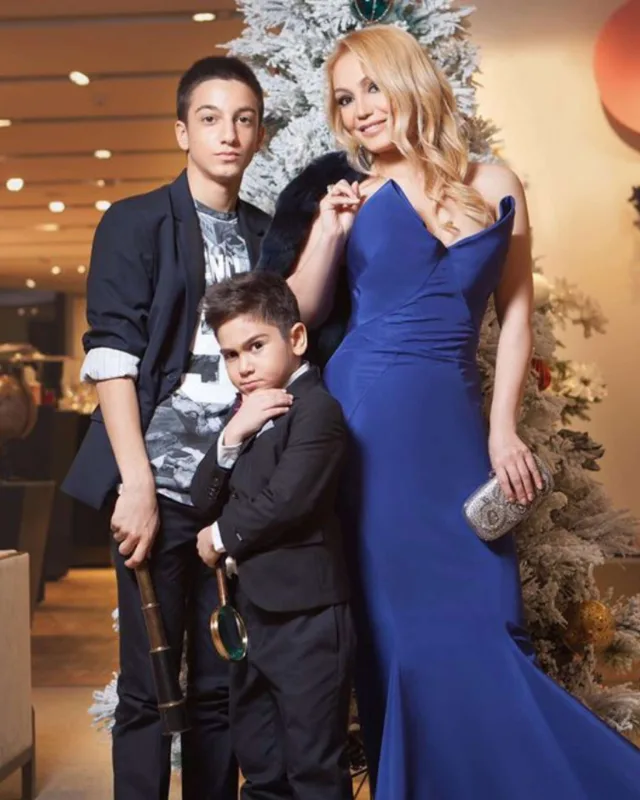 Nuranın ortancıl oğlu da evlənibmiş