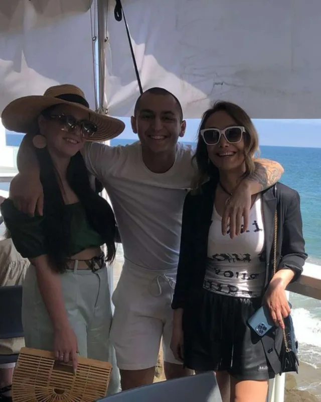 Nuranın ortancıl oğlu da evlənibmiş