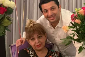 Xəyyam Nisanov anası ilə