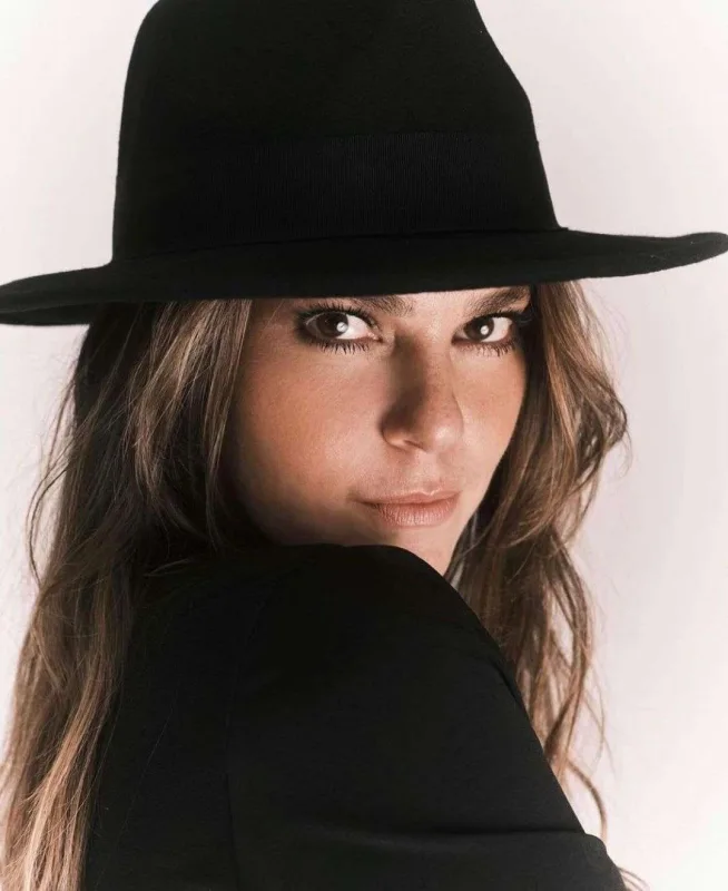 Aslı baş rolu onunla oynayacaq