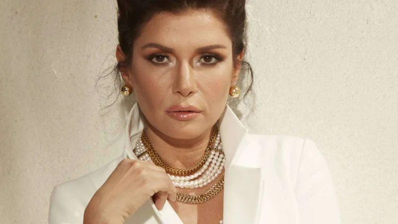 İt türk müğənniyə hücum edib, tanınmaz hala saldı