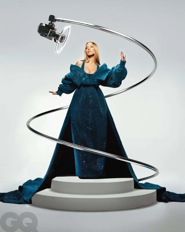 “Euphoria”nın ulduzu kişi jurnalı üçün pozalar verdi