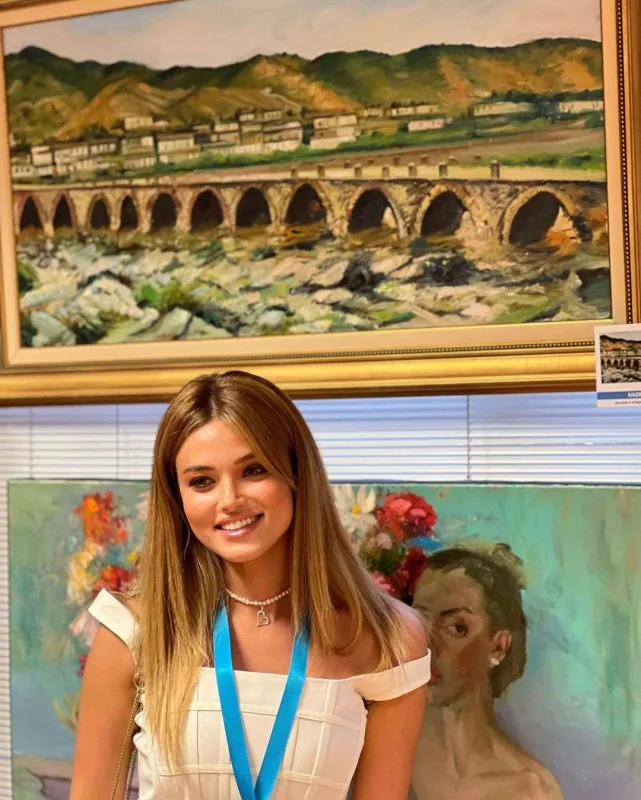 Mələkxanımın qızının əsərləri Böyük Britaniyada