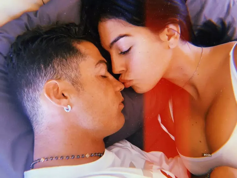 Sevgilisi Ronaldonu maşınla sevindirdi