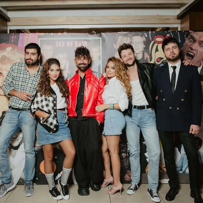 Hamını 90-lara apardı!