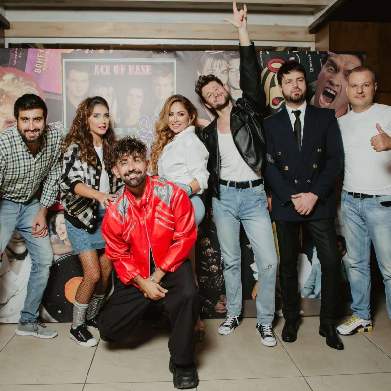 Hamını 90-lara apardı!