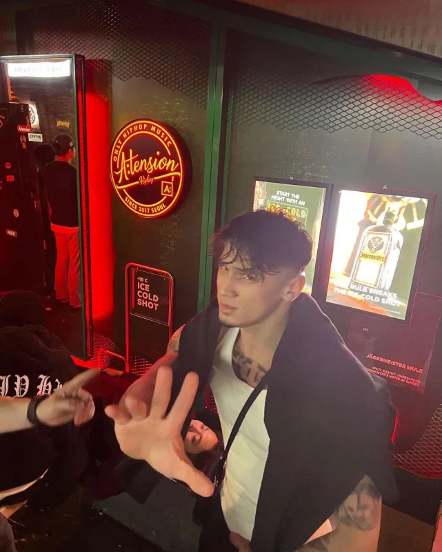 “Çox “cool” oğlandır, çox sevirəm!”