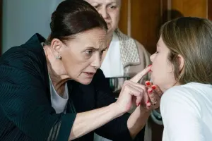 “Camdaki kız”dan getdi