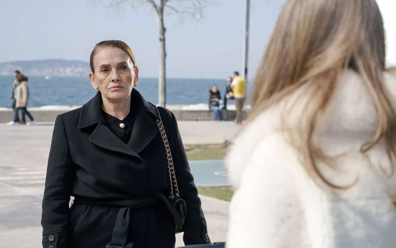 “Camdaki kız”dan getdi