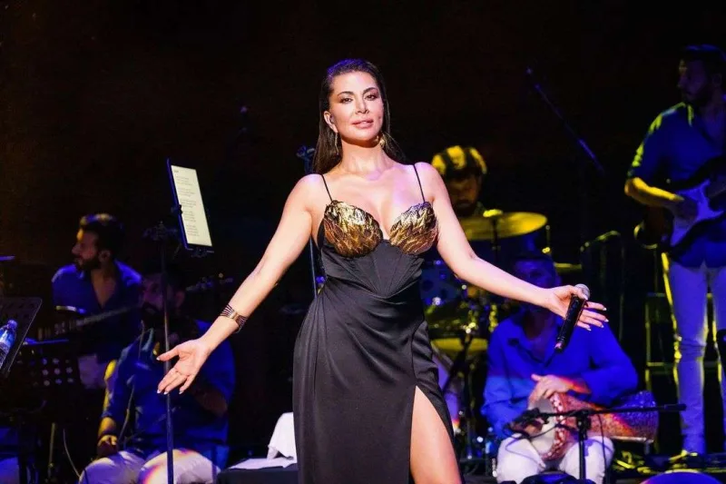 Qızıldan hazırlanan libası ilə gündəm oldu