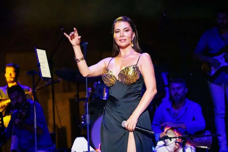 Qızıldan hazırlanan libası ilə gündəm oldu