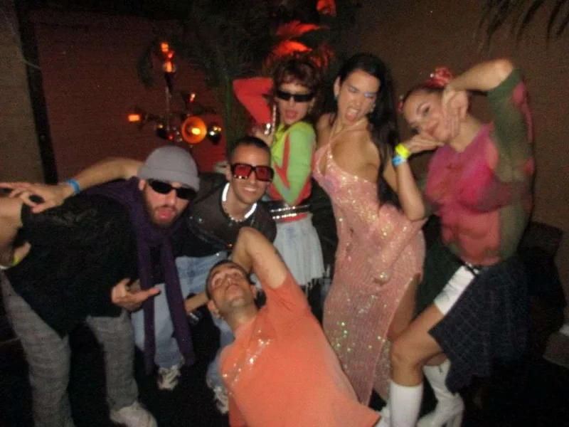 Dua “SpongeBob” geyimi ilə diqqət mərkəzində